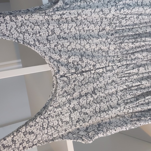 Volcom sleeveless summer dress size medium, black & white print, mini - Picture 2 of 3